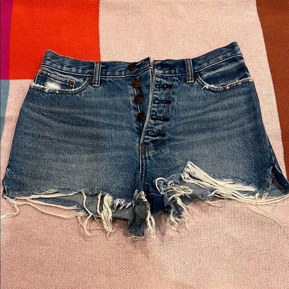 Abercrombie & Fitch - Annie High Rise Short - Medium Denim Distressed